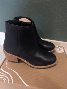Patina Women's Black Leather Ankle Boots with Wood-Effect Heel